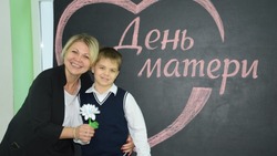 Педколлектив и ученики Бирюченской средней школы отметили День матери 