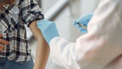 10 тысяч жителей Белгородской области сделали прививку от COVID-19 за прошедшую неделю