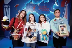 Участники IV съезда «Движения Первых» представили белгородскую куклу-добровольца Наташу 