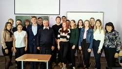 Старшеклассники средней школы города Бирюча встретились с известным земляком