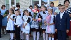 Игорь Бровченко поздравил палатовских школьников с началом учебного года