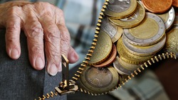 Работающие пенсионеры с 1 августа получат прибавку к пенсии