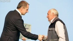 Вячеслав Гладков передал сертификаты победителям регионального конкурса ТОС