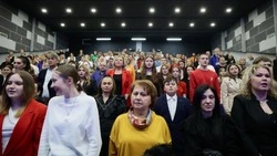 Вячеслав Гладков наградил красногвардейских волонтёров 