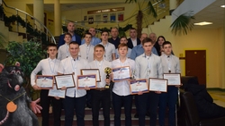 Футбольная команда «Победа» Красногвардейского района получила награды по итогам сезона