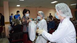 Медики Красногвардейского района и их дети получили новогодние подарки от «Единой России»