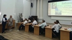 Красногвардейский кадровый центр организовал экскурсию бирюченских школьников в библиотеку
