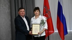 Работников сферы бытового обслуживания населения и ЖКХ наградили в Бирюче