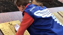 Активисты движения «Волонтёры Победы» навели порядок у Братской могилы в Бирюче