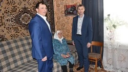 Вручение памятных медалей к 80-летию Великой Победы продолжается в Красногвардейском районе