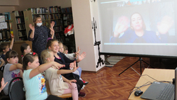 Никитовские дети Красногвардейского района пообщались с писателями