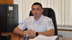 Начальник красногвардейского отделения Госавтоинспекции ОМВД России поздравил коллег с праздником