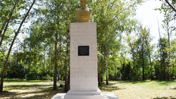 Памятник Григорию Орджоникидзе открылся после реконструкции в Бирюче