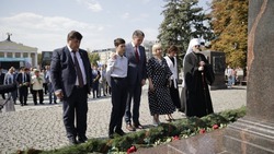 Вячеслав Гладков возложил цветы в память об освободителях Белгорода 5 августа