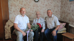 Житель красногвардейского села Валуй Виктор Карих отметил 90-летие
