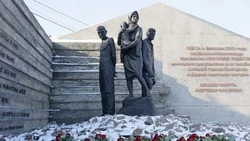 Вячеслав Гладков рассказал о церемонии возложения цветов к мемориалу на Камышитовом заводе