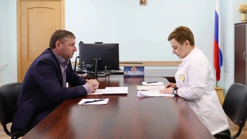 Александр Шуваев провёл встречу с главврачом детской областной клинической больницы