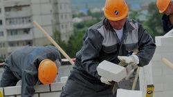  Вячеслав Гладков поздравил с наступающим Днём строителя всех причастных 