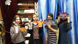 Валуйчанская библиотека организовала час искусства «Театр + Мы»