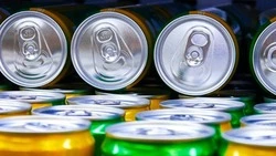 Продажу энергетических напитков несовершеннолетним запретили на территории России