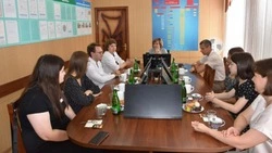 Красногвардейские студенты медицинских вузов встретились с главой администрации района