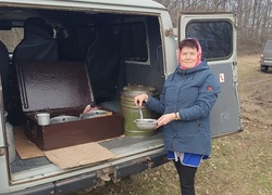 Галина Коркина из Красногвардейского района 28 лет готовит пищу для тружеников полей
