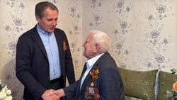 Вячеслав Гладков встретился с участником Великой Отечественной войны в преддверии 80-летия Победы