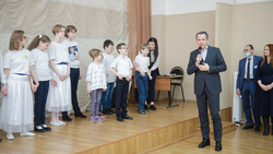 Вячеслав Гладков посетил концерт воспитанников общественной организацией «Синяя птица»