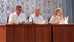 Новые члены «Единой России» получили партийные билеты на конференции местного отделения