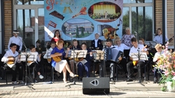 Школы искусств Красногвардейского района получили новые музыкальные инструменты