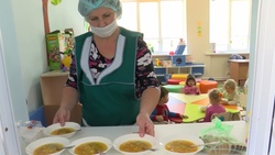 Фонд «Поколение» закупил оборудование для пищеблока школы в Красногвардейском районе