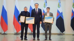 Тренер и воспитанники красногвардейского клуба «Стайер» получили губернаторские премии