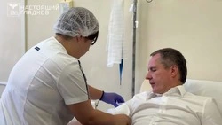 Вячеслав Гладков сдал кровь и рассказал о донорах региона