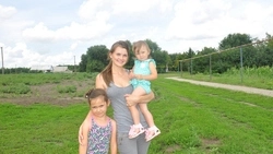 В трудах и заботах. Николай и Нина Титовы рассказали об источнике дохода семьи