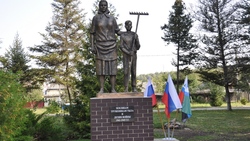 Память поколений. Памятник труженикам тыла и детям войны открылся в селе Весёлое