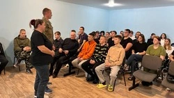 Обучающиеся Бирючанского техникума встретились с участником СВО
