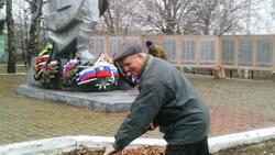 Ветераны из Никитовки Красногвардейского района навели порядок у памятника