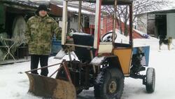 Красногвардейский умелец собрал трактор для уборки снега своими руками