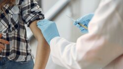 Красногвардейские медики начали вакцинацию подростков «Спутником М»