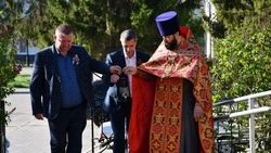 Частичка Благодатного огня осветила своим сиянием Покровский храм в Бирюче