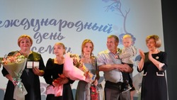 Четыре красногвардейские многодетные мамы получили награды 15 мая