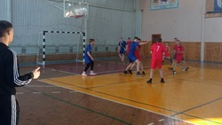 Соревнования по баскетболу среди юношей и девушек прошли в Красногвардейском районе