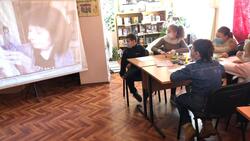 Никитовская библиотека Красногвардейского района организовала онлайн-встречу с художником
