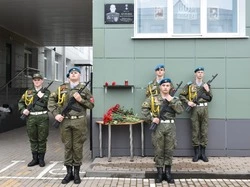 Мемориальная доска в память об Артёме Медкове появилась в Бирюченской средней школе