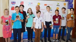 Игорь Бровченко вручил паспорта юным жителям Красногвардейского района