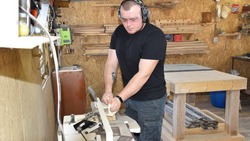 Житель Бирюча Артём Девицкий открыл мастерскую по производству изделий из дерева