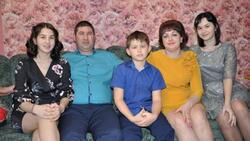 Супруги Мартыновы из Верхней Покровки Красногвардейского района воспитали троих детей