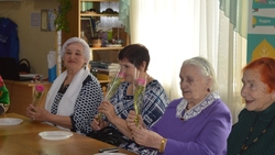 Участники народного хора ветеранов встретились в Бирюче