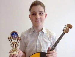 Воспитанник Засосенской ДШИ Красногвардейского района освоил игру на домре