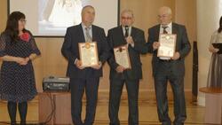 Председатель Красногвардейского отделения Союза пенсионеров Юрий Рогозянов получил награду